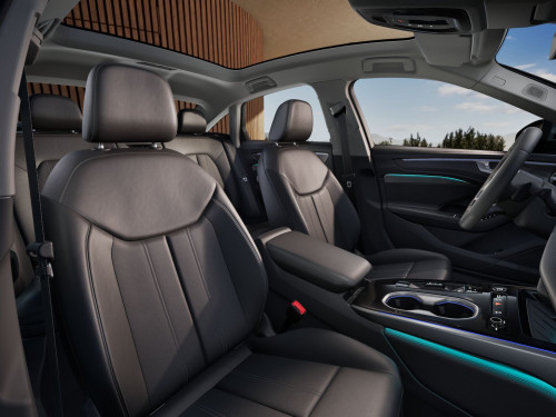 아우디_A6_2026년형_가솔린 2.0_40 TFSI Comfort_color_int_Leather artificial leather combination 블랙.jpg